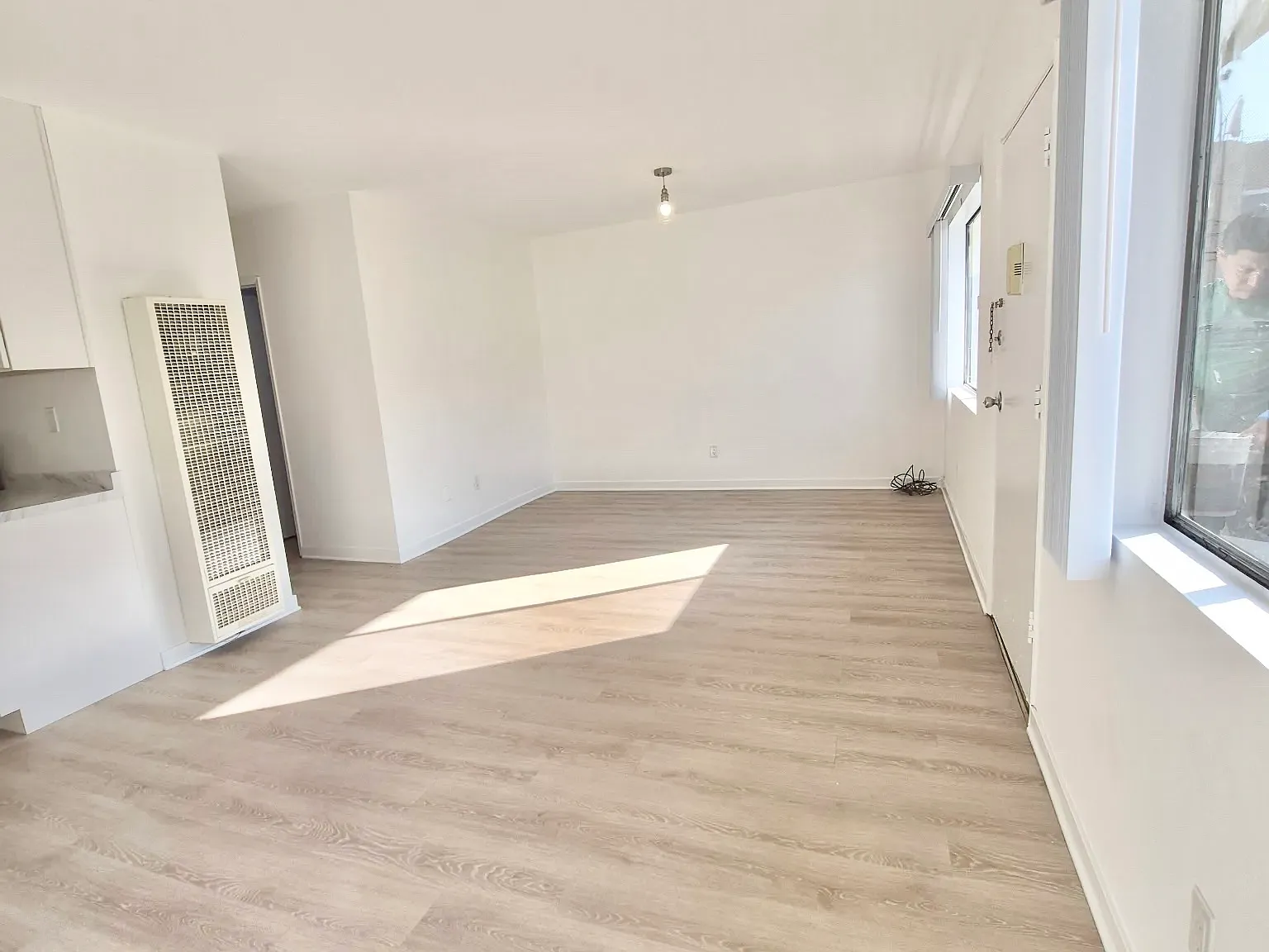 2 bed, 975 sqft, $3,400 — Photo 3
