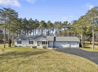 N7555 Pine Ridge Cir, Portage, WI 53901