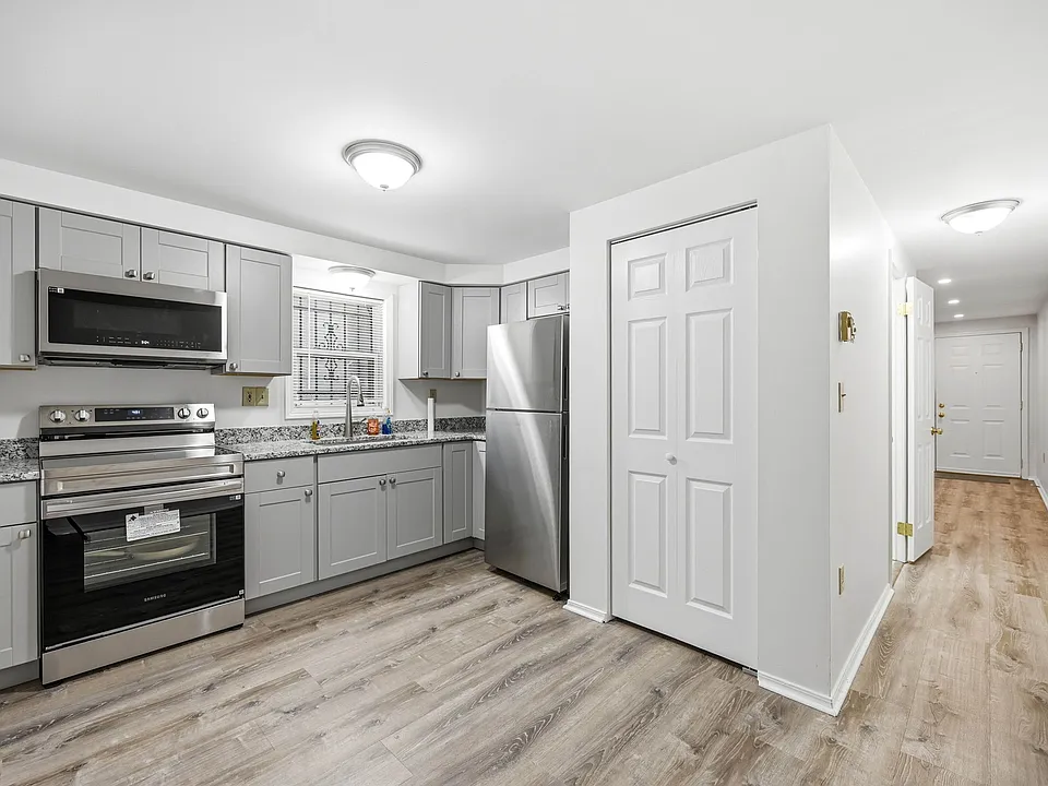 21 N 13th St