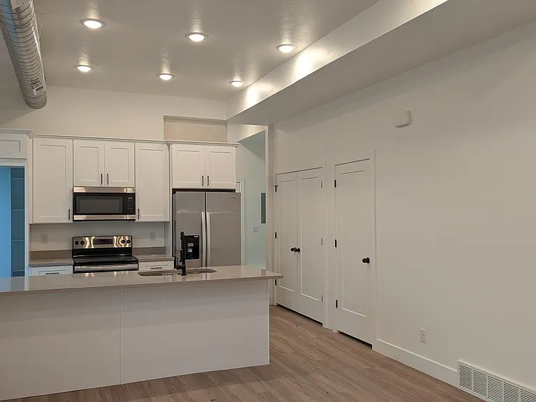 909 W Euclid Ave S #6 — Photo 5