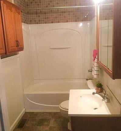5th image of 814 Walker St