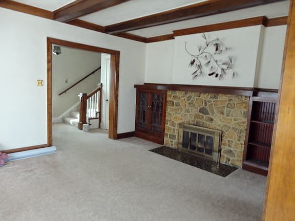 2nd image of 25 E Raymond Ave
