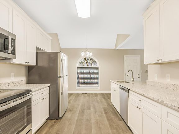 4th image of 2722 Candler Pt SW
