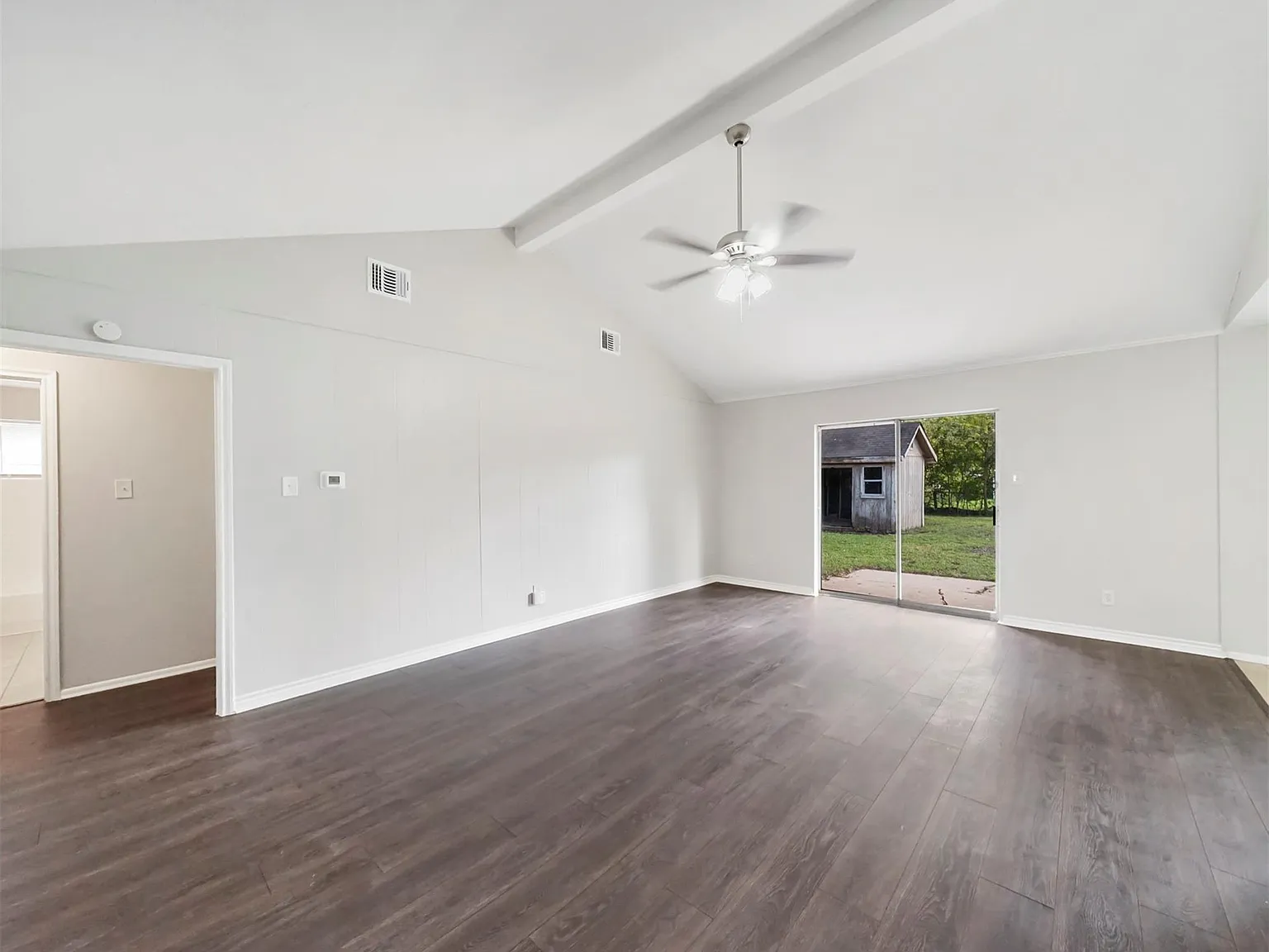3 bed, 2.0 bath, 1268 sqft, $1,845 — Photo 2