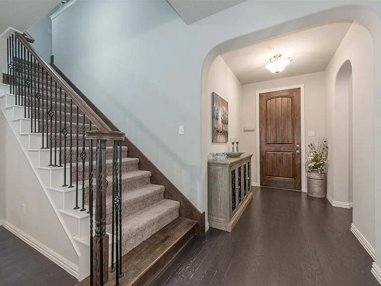 717 Seabourne Dr — Photo 24