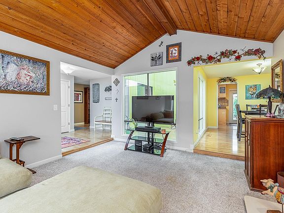5th image of 219 Greenview Dr