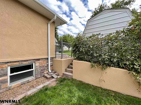 5th image of 1128 E 8th St