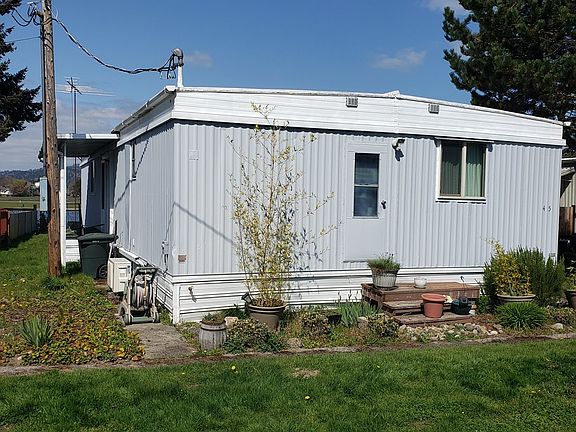 2nd image of 296 Island Aire Dr