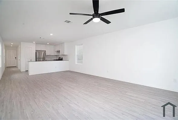 10921 Presa Way — Photo 8