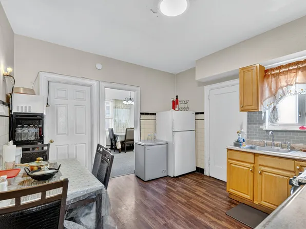 98 West 49th Street image 9 of 35