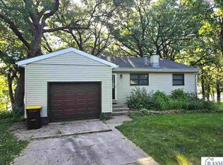 409 W Amber Lake Dr, Fairmont, MN 56031
