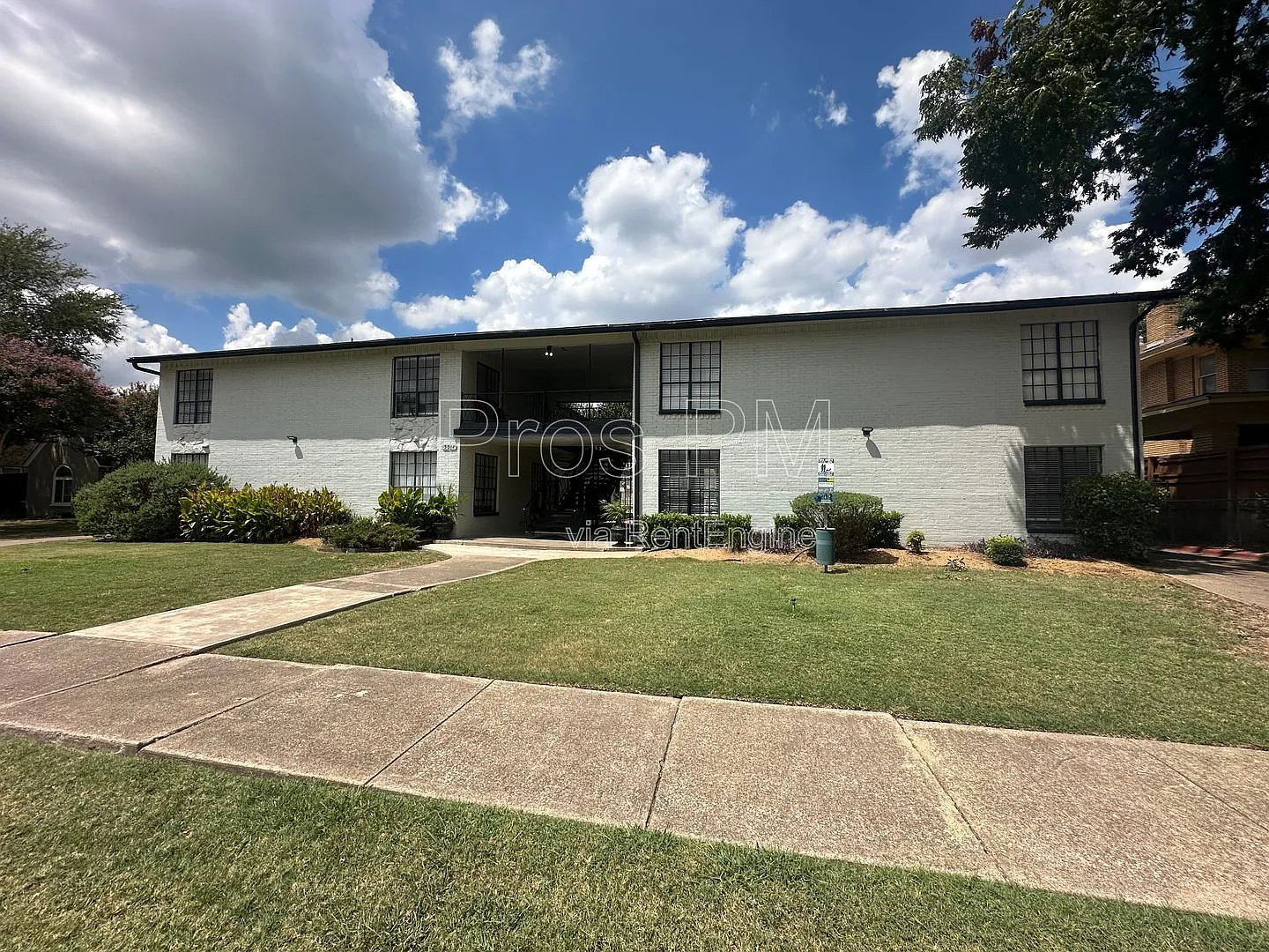 2 bed, 1.0 bath, 950 sqft, $1,360 — Photo 1