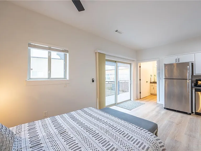 302 SW 6th St #22 — Photo 9