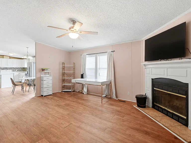 219 Weyburn St — Photo 14