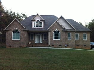 1135 Curtis Ln, Pilot Mountain, NC 27041