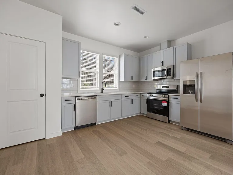 2811 Wilcox Pl — Photo 34