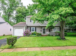 10 Ginesi Ct, Metuchen, NJ