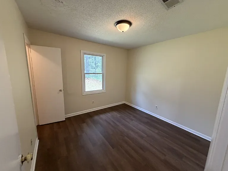 144 Cherokee Cir — Photo 5