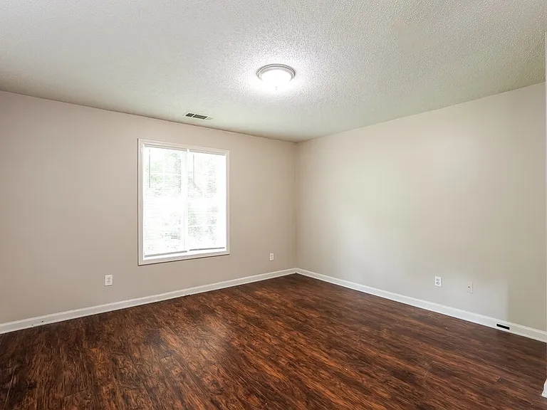 221 Clydesdale Ln SE — Photo 9