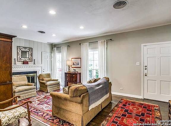 4th image of 107 Woodcrest Dr