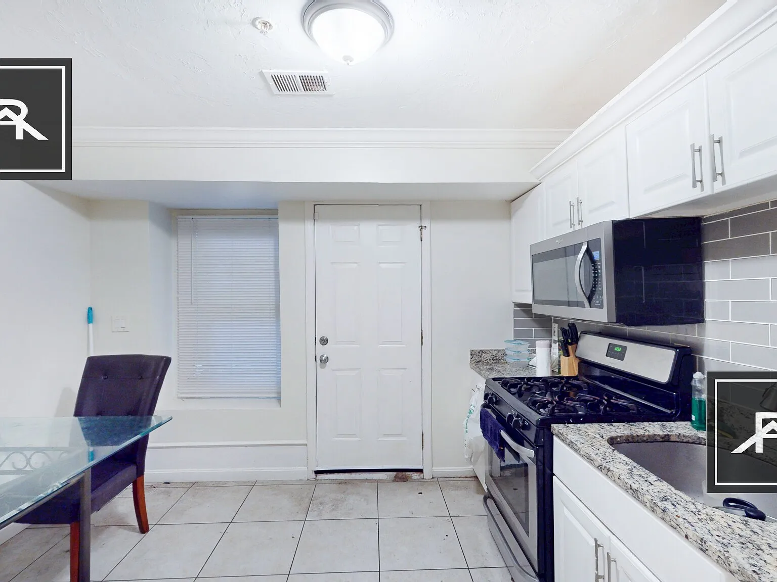 3 bed, 1.0 bath, 1100 sqft, $3,800 — Photo 2