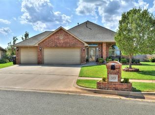 1909 Mead Ln, Moore, OK 73170