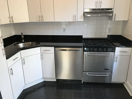 Rented by Metropolis Real Estate of Manhattan | media 5