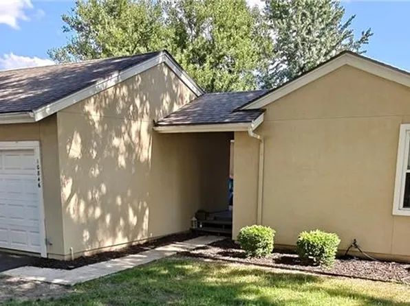 10846 Bradshaw St, Overland Park, KS 66210