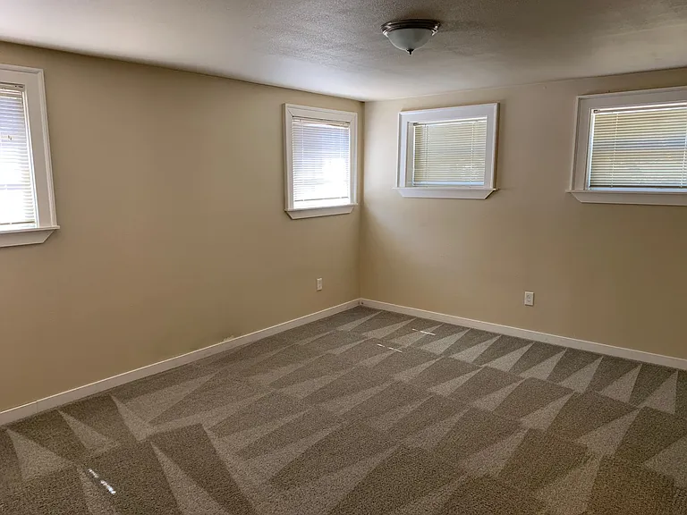 Avondale Apartments — Photo 29