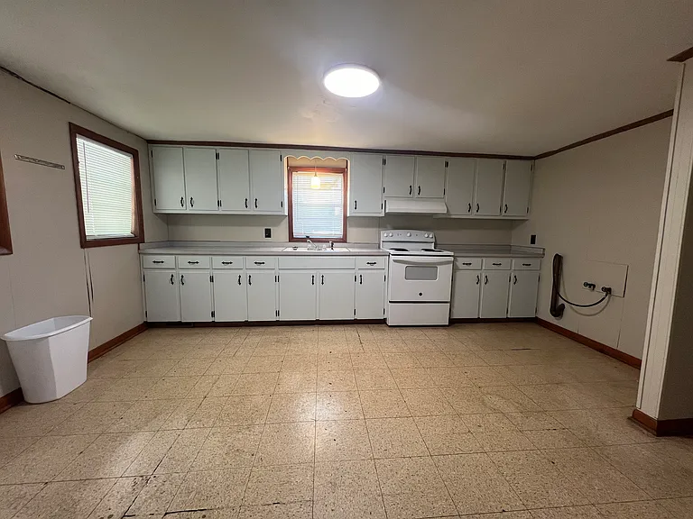 123 Center St #B — Photo 3