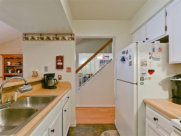 3rd image of 3902 Stateflower Ct