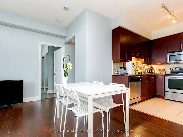 1 Hurontario St #1005 — Photo 11