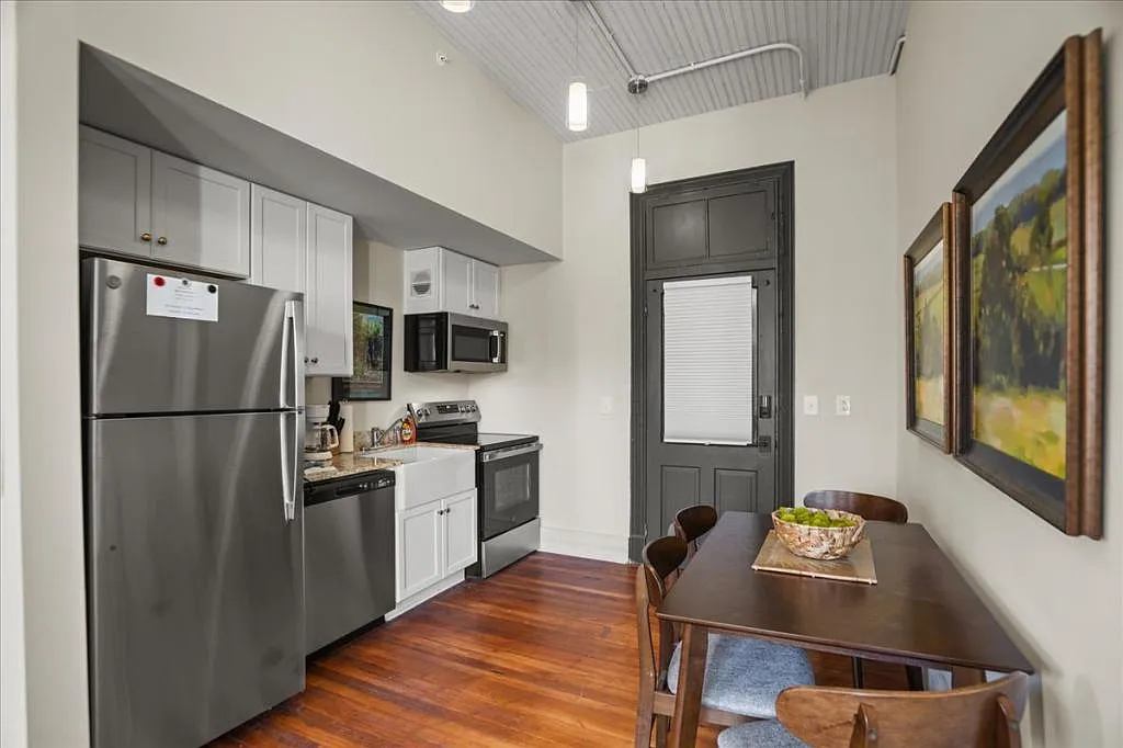 127-E W Evans St — Photo 2