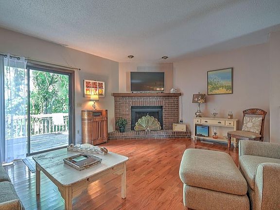 4th image of 518 Manor Dr
