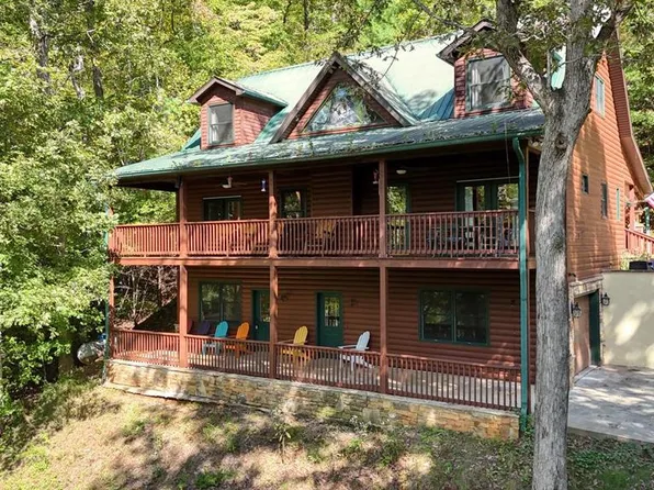 3204 Creek Rd, Hiawassee, GA 30546