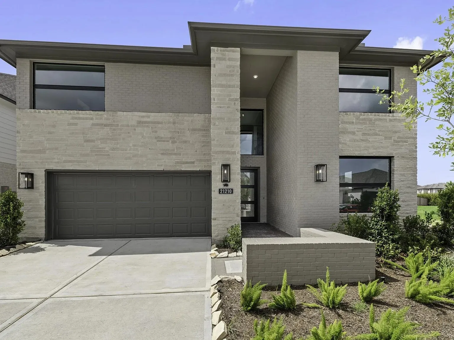 4 bed, 3.5 bath, 3034 sqft, $4,900 — Photo 1