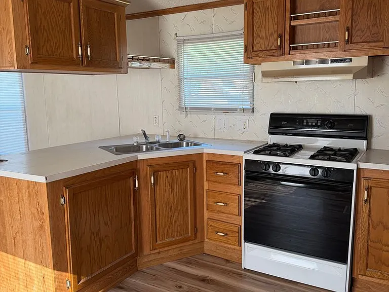 2414 E Main St — Photo 4