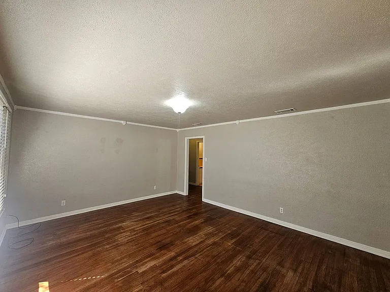 1506 Live Oak Dr — Photo 5