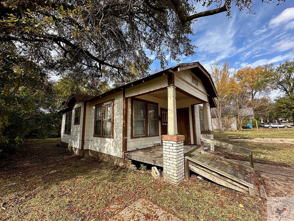 2nd image of 2505 Magnolia St