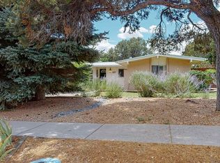 210 Garver Ln, Los Alamos, NM 87547