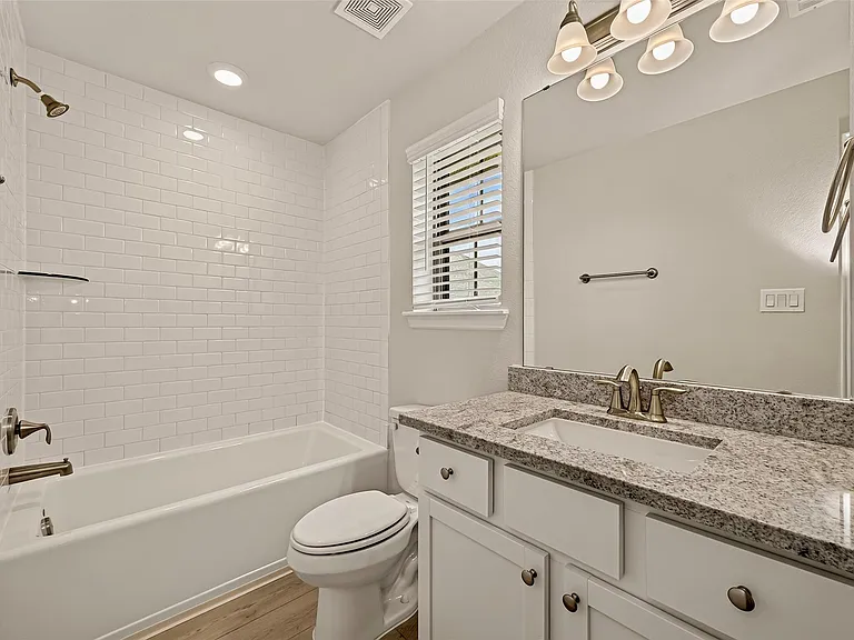 2605 Golden Palms Ln — Photo 35