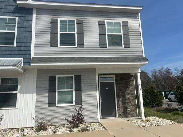 611 Windsurfing Ln, Sneads Ferry, NC 28460