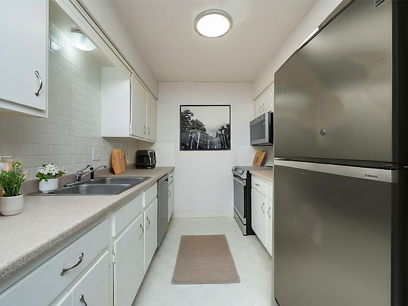 4th image of 9547 University Ave APT 23