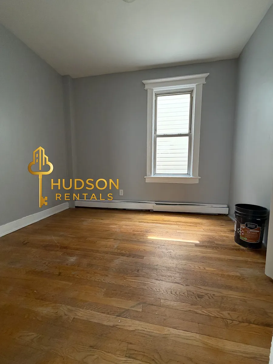Building Photo - 127 Myrtle Ave #3