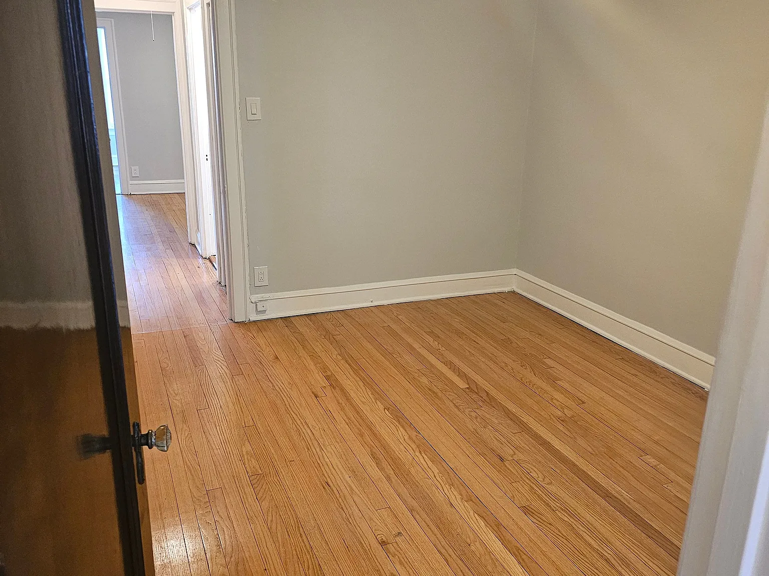 3 bed, 1.0 bath, 1100 sqft, $1,950 — Photo 4