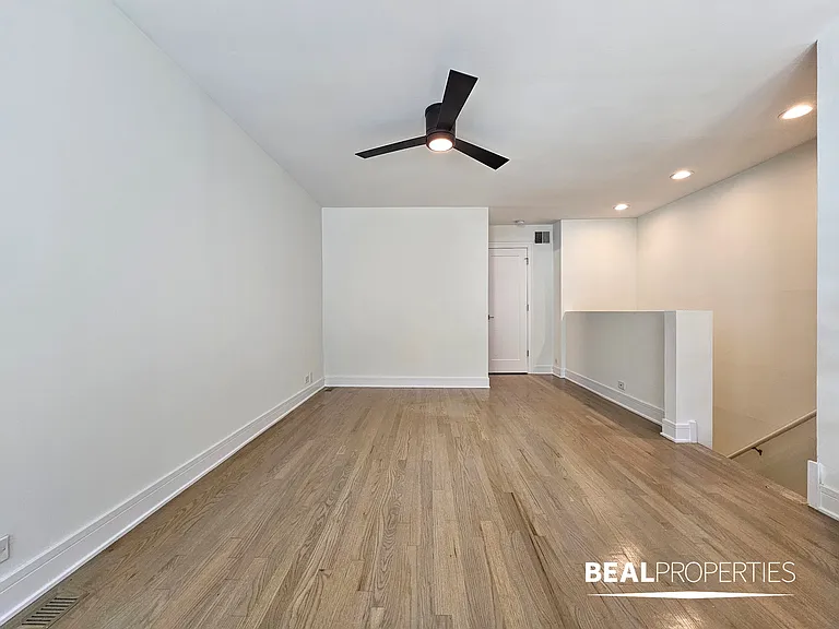 954 W Grace St — Photo 8