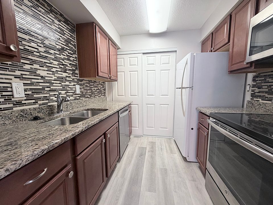 Kitchen (Laundry behind doors)