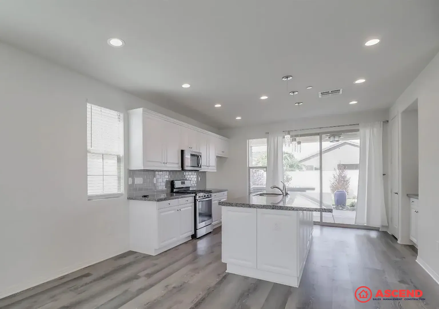 Stunning 4BR/3.5BA Home 2,300 SqFt | Gated Community w/ Pool, Gym & Clubhouse | Gardener Included! — Photo 4