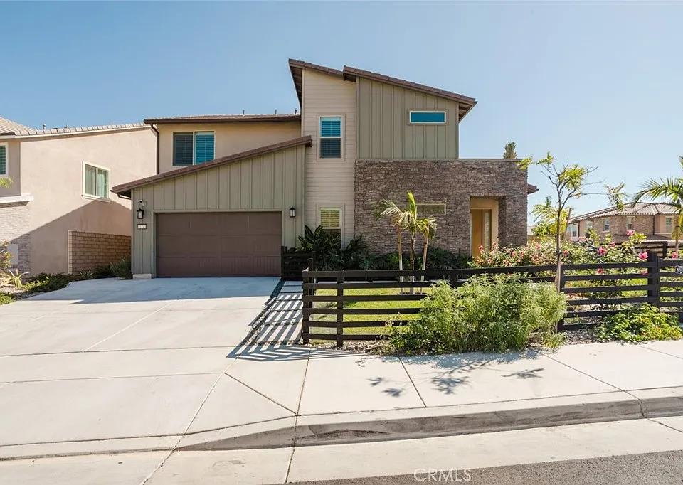 11743 Canoga Ave