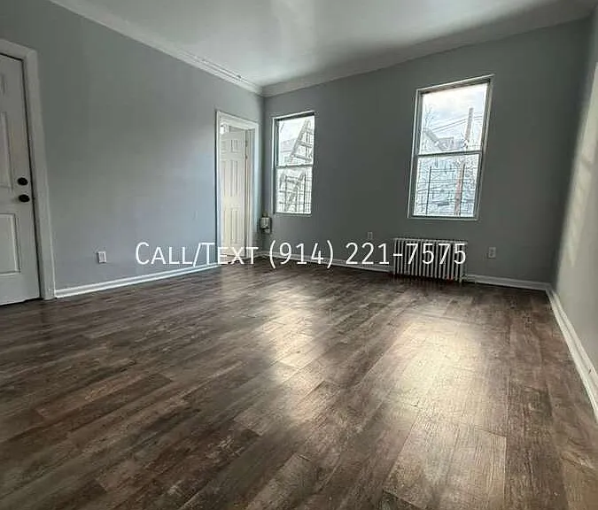 22 Vineyard Ave — Photo 1